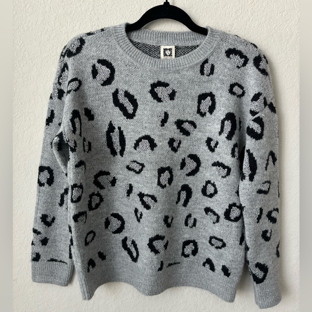 Ann Klein cheetah Print grey Sweater size Medium